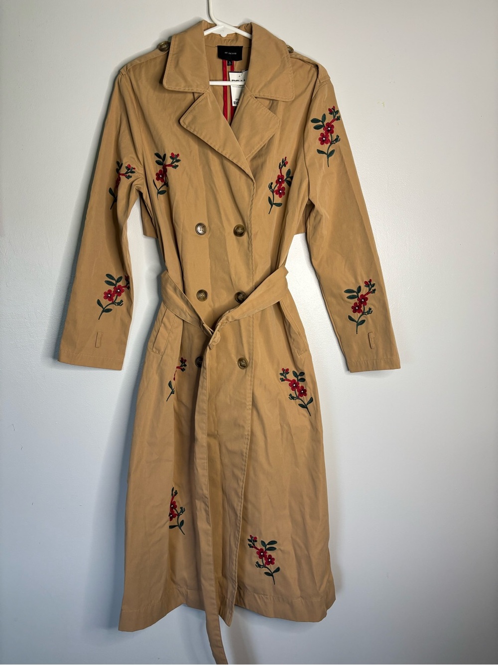 New en saison embroidered trenchcoat. Small